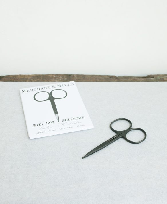 Merchant and mills, bow scissors