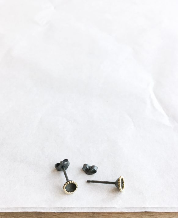 Nolda Vrielink, earpins -  bloom, oxidized silver