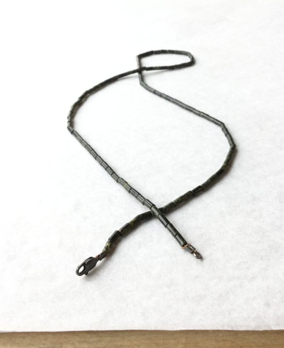 Nolda Vrielink, beads jade / + colors