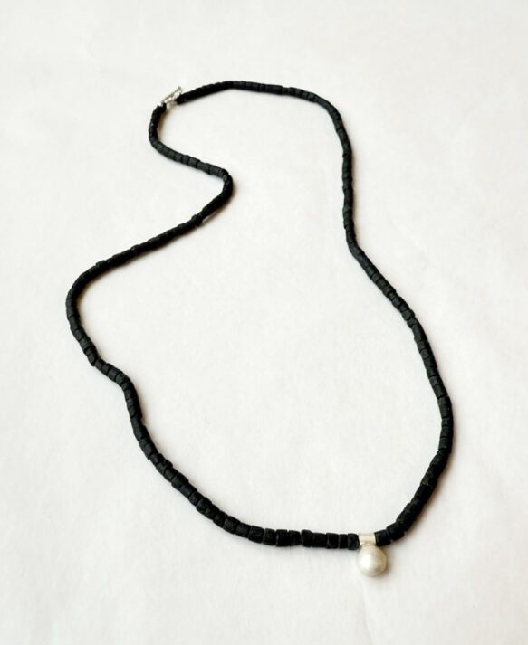 Nolda Vrielink, necklace - black jade