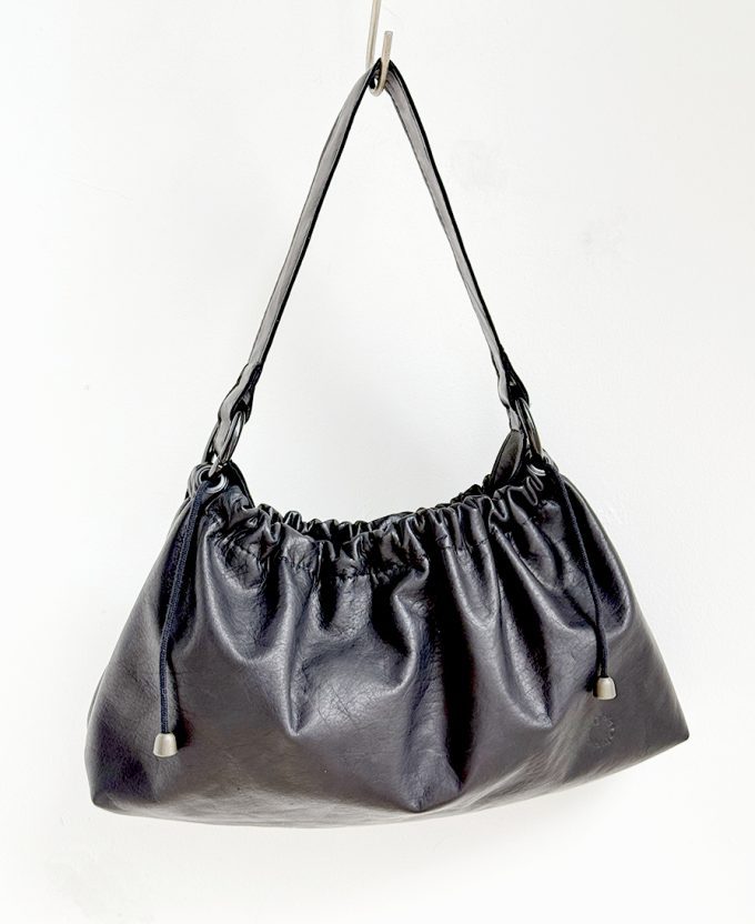 O*, pleated bag - black