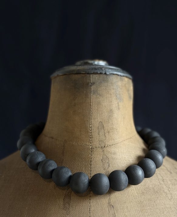 O*, necklace wooden beads - black