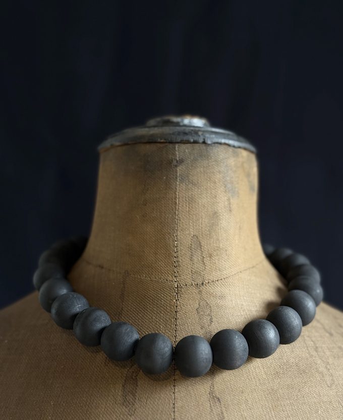 O*, necklace wooden beads - black