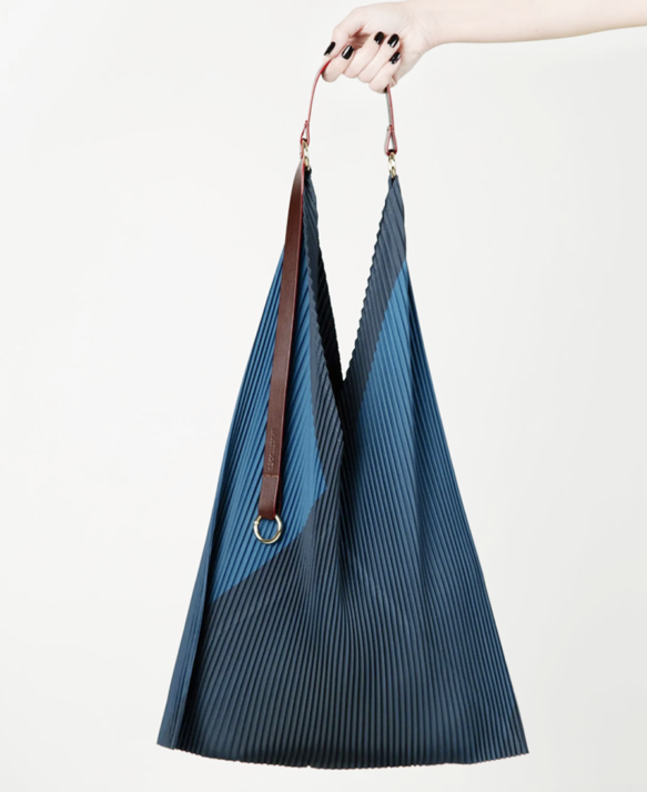Multitudes, pleated Y bag / + colors